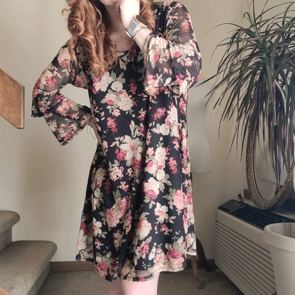 NWOT Peasent Sleeve Floral Dress
